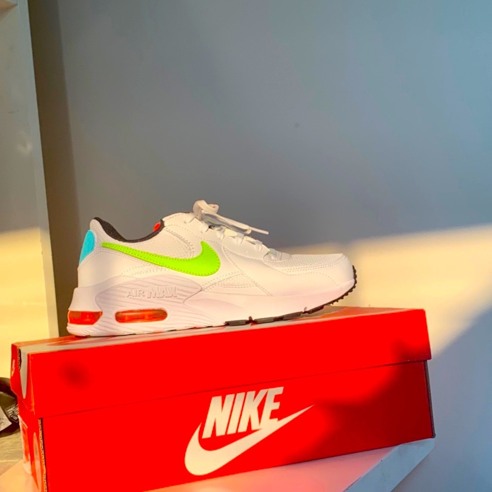 BRAND NEW NIKE AIR MAX